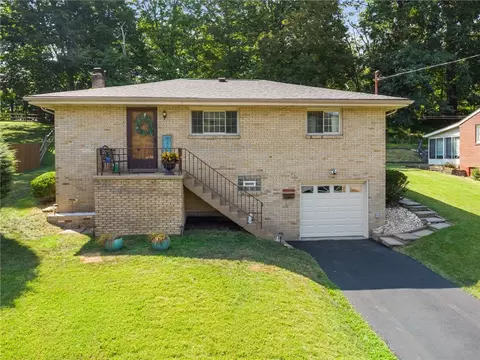 212 Woodlawn Dr, Trafford, PA 15085