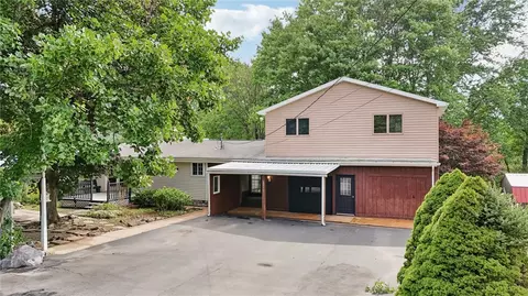 3052 Boughter Dr, New Castle, PA 16101