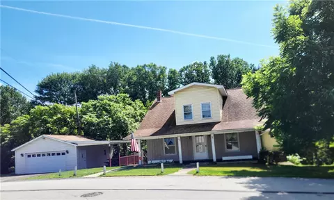 358 E High Acres Rd, Greensburg, PA 15601
