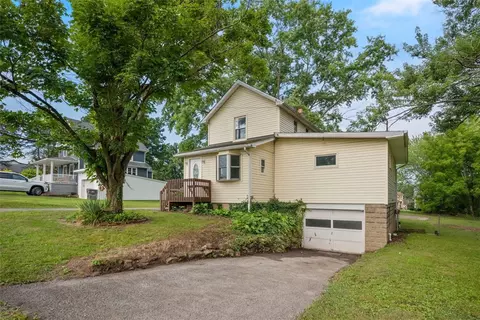 416 Nicholson Ave, Ellwood City, PA 16117