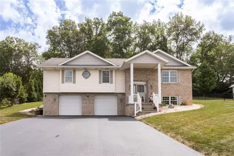 404 Shannon Dr, Uniontown, PA 15401