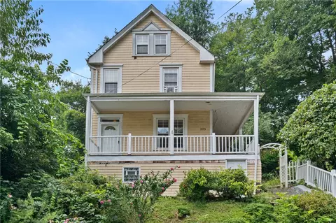 223 Hickory St, Mckees Rocks, PA 15136