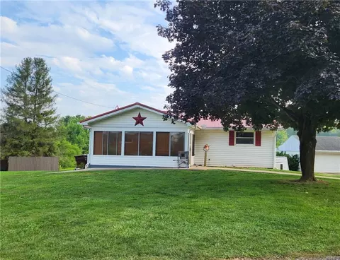 106 Oxford Dr, Apollo, PA 15613
