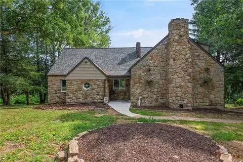 1042 Beacon Hill Rd, Gibsonia, PA 15044