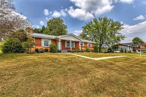 963 Stonebraker Rd, Indiana, PA 15701