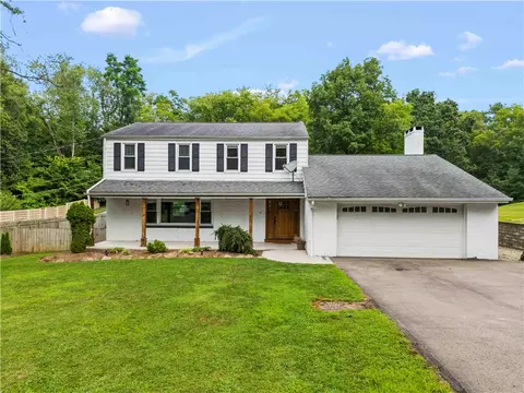 209 Robinhood Ln, Canonsburg, PA 15317