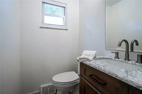 150 Dover Dr, Coraopolis, PA 15108 photo 16