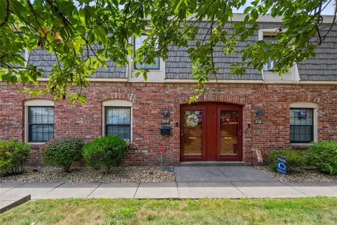 698 Carriage Cir, Pittsburgh, PA 15205