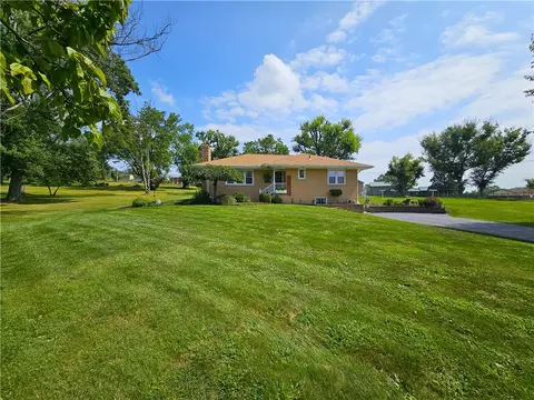 10 Armstrong Dr, Washington, PA 15301