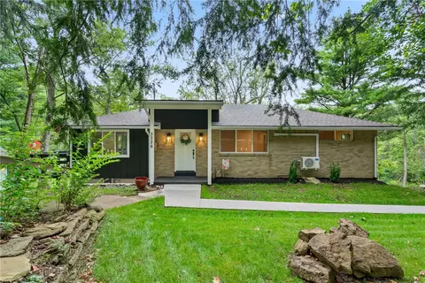 3326 New England Rd, West Mifflin, PA 15122