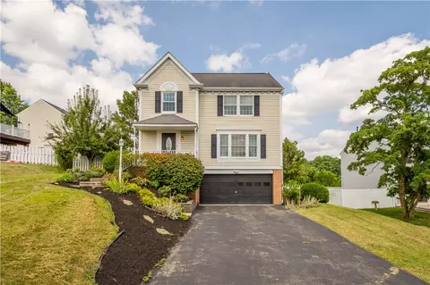 5 Trotwood Cir, Canonsburg, PA 15317