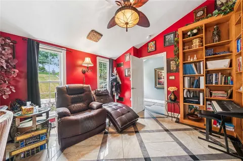 20 Locker Rd, Eighty Four, PA 15330 photo 4