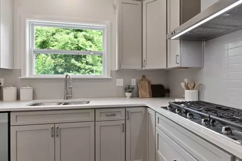 Kitchen - 1627 Windsor Dr, Irwin, PA 15642 photo 4 of 4