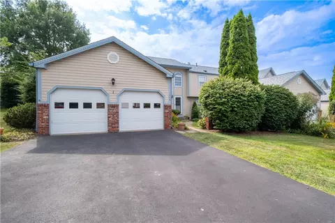 1230 Valleyview Dr, Lawrence, PA 15055