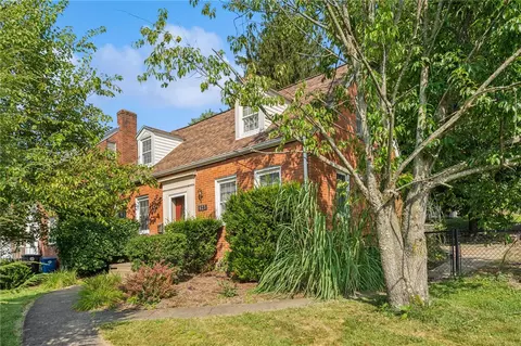 823 Irwin Dr, Pittsburgh, PA 15236