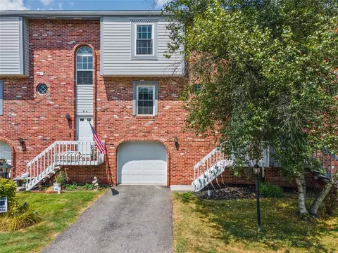 512 Carters Grove Dr, Gibsonia, PA 15044