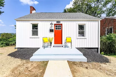 1725 Hallowell St, Pittsburgh, PA 15210
