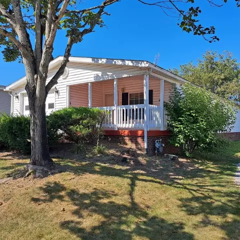 168 Rock Lake Dr, Zelienople, PA 16063