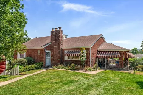 103 Nebraska Dr, New Kensington, PA 15068
