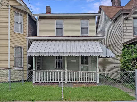 203 Comrie Ave, Braddock, PA 15104
