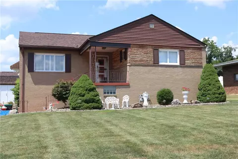 555 Fairway St, Washington, PA 15301