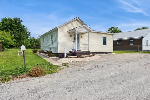 409 Pump Hill Pl, Mount Pleasant, PA 15666