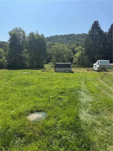 126 Hillview Ln, Melcroft, PA 15462