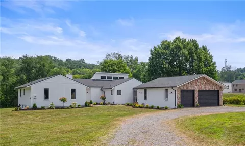 121 Angeloff Ln, Valencia, PA 16059