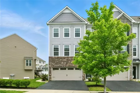 228 Eagle Dr, Cranberry Township, PA 16066