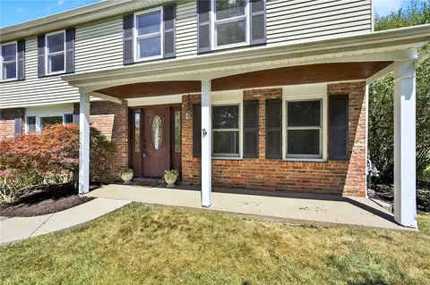 613 Robinhood Ln, Mcmurray, PA 15317