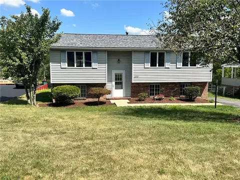 203 Farmbrook Dr, Greensburg, PA 15601