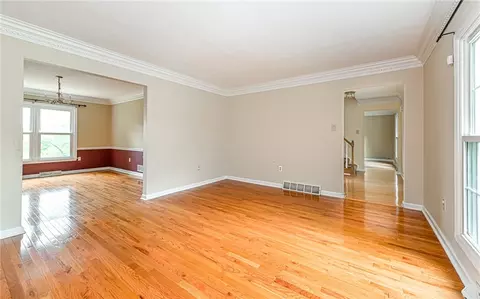 Living - 302 Ridgeway Dr, Wexford, PA 15090 photo 4 of 6