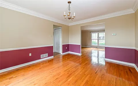 Living - 302 Ridgeway Dr, Wexford, PA 15090 photo 6 of 6