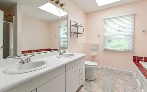 Bath - 302 Ridgeway Dr, Wexford, PA 15090 photo 1 of 2