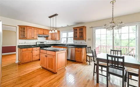 Kitchen - 302 Ridgeway Dr, Wexford, PA 15090 photo 3 of 4