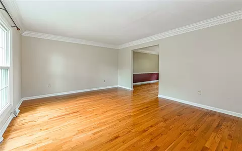 Living - 302 Ridgeway Dr, Wexford, PA 15090 photo 5 of 6