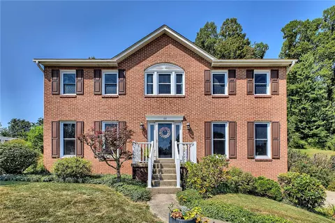 101 Aquillin Ct, Irwin, PA 15642