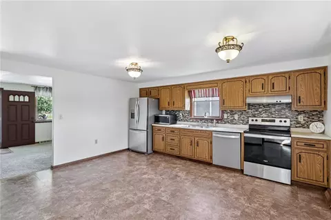 79 Edwin Dr, Irwin, PA 15642 photo 5