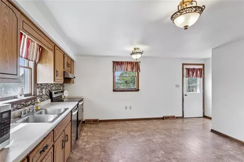 79 Edwin Dr, Irwin, PA 15642 photo 7