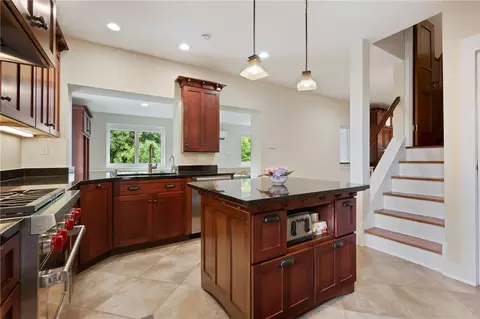 1090 Devon Rd, Pittsburgh, PA 15213 photo 12