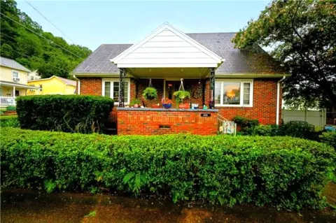 608 8th St, Ford City, PA 16226
