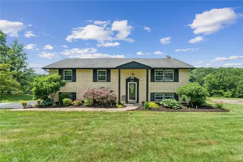 201 W Edgewood Dr, Canonsburg, PA 15317