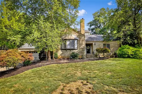 332 Oak Forest Dr, Pittsburgh, PA 15216