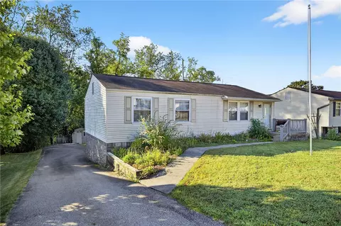 1895 Ivanhoe Dr, North Huntingdon, PA 15642