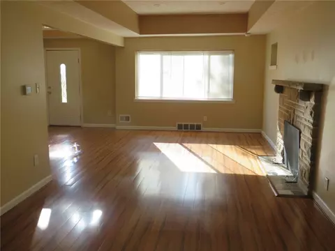 Living - 290 Mcmurray Rd, Pittsburgh, PA 15241 photo 4 of 5