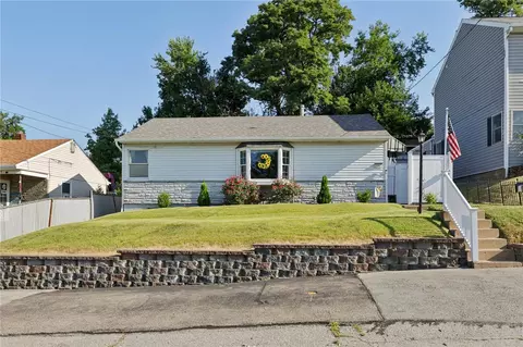 1331 Coronado Rd, Mckeesport, PA 15133