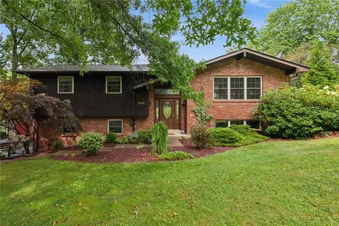 2250 Northwest Dr, North Huntingdon, PA 15642