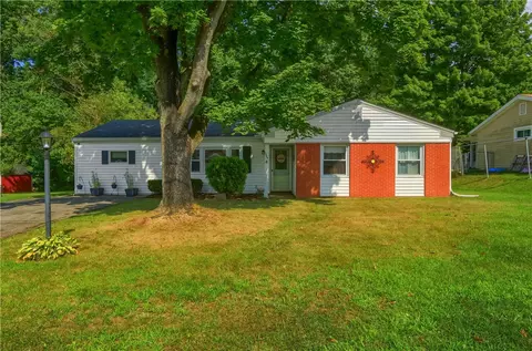 1506 Skyline Dr, Hermitage, PA 16148