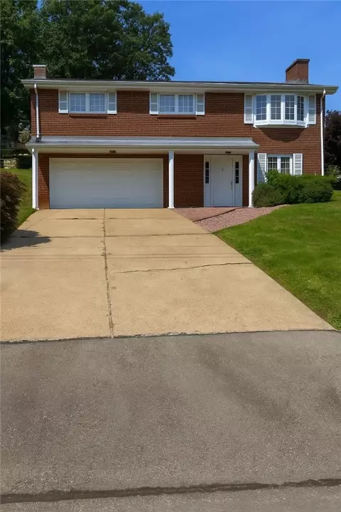 710 Meadow Rd, Irwin, PA 15642