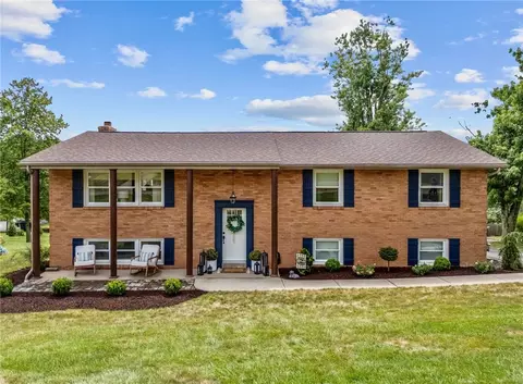 121 W Edgewood Dr, Mcmurray, PA 15317